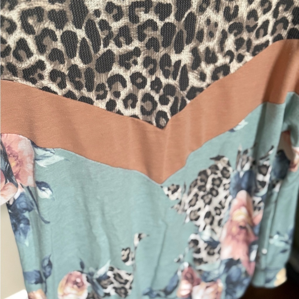 Lovely Melody Floral and Animal Print Women's Hooded Top, Size Small - Picture 3 of 5